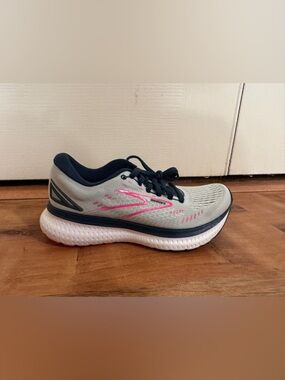 Light Gray Pink and Navy Brooks Glycerin 19 Running shoes